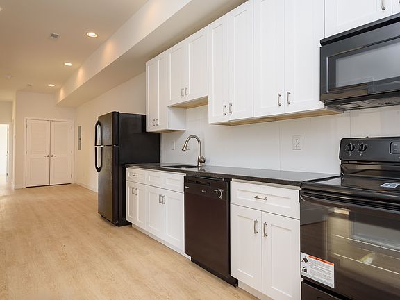 2nd image of 1507 W Oxford St #B