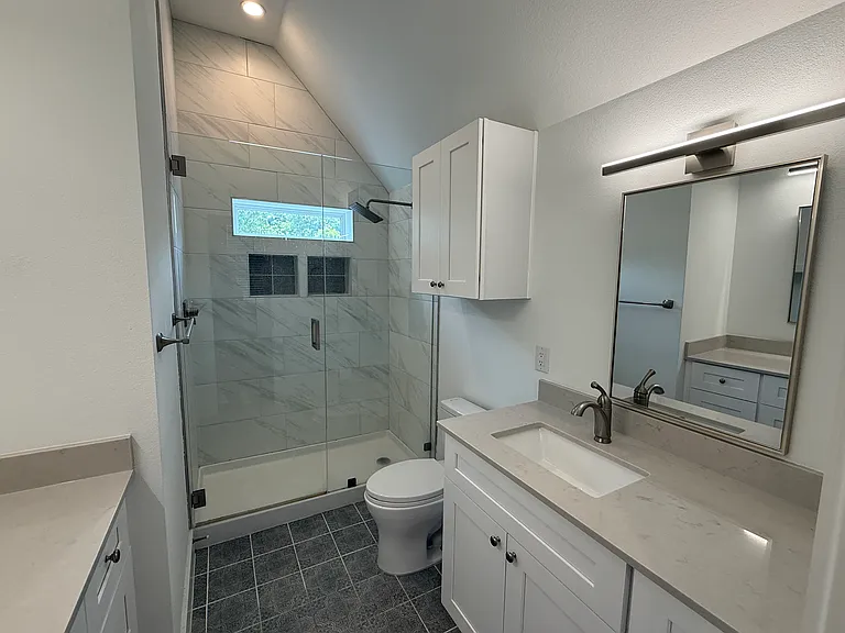 Master bath (dual vanities)