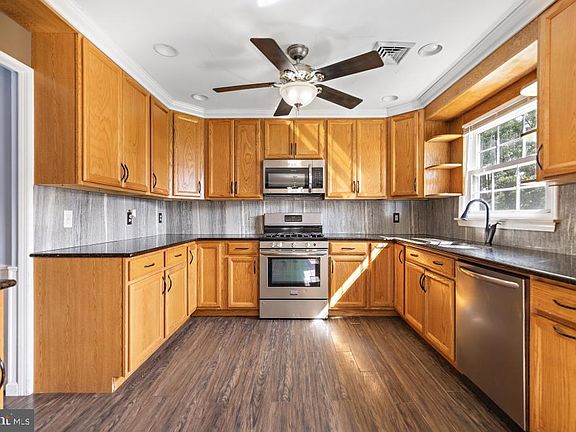 4th image of 14 Oneida Ave
