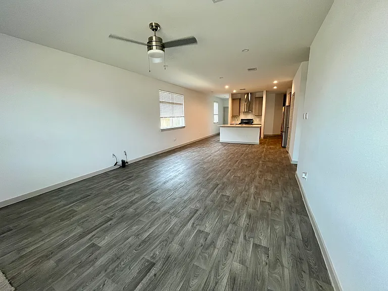12807 Southborough Ln — Photo 4