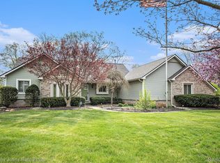 7718 Thunder Bay Dr, Pinckney, MI 48169