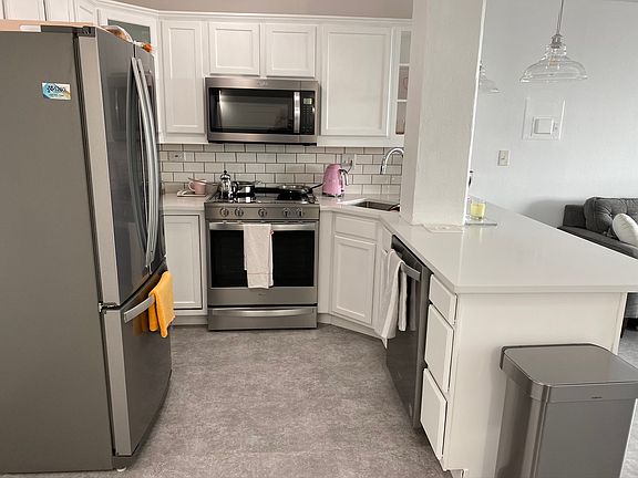 3rd image of 909 N Logan St #10