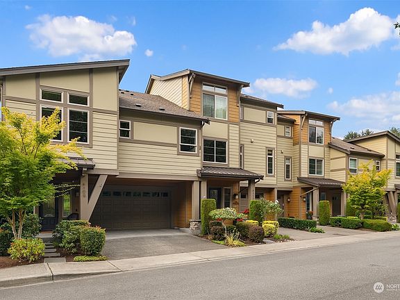 Unbeatable location to Seattle, Bellevue, Seatac and amenities. >