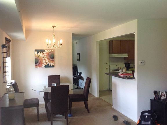 Dining Area / Breakfast Bar