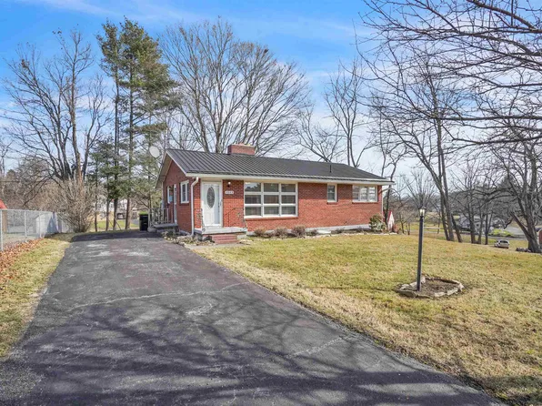 1513 Grove Dr, Pulaski, VA 24301