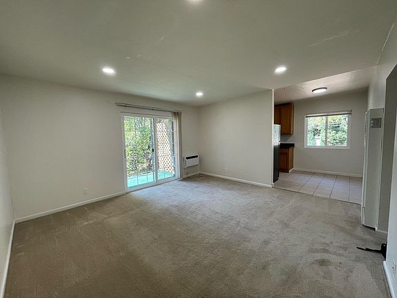 3rd image of 925 Ravenscourt Ave #3
