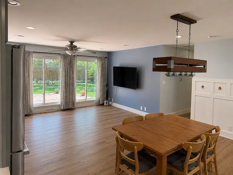 1108 N Maple Rd — Photo 5