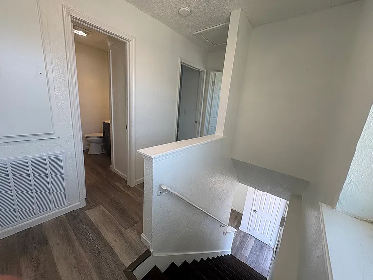 College Park Townhouses — Photo 6
