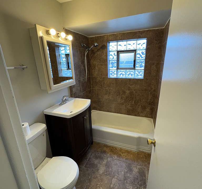 1st image of 846 S 21st Ave APT 1E