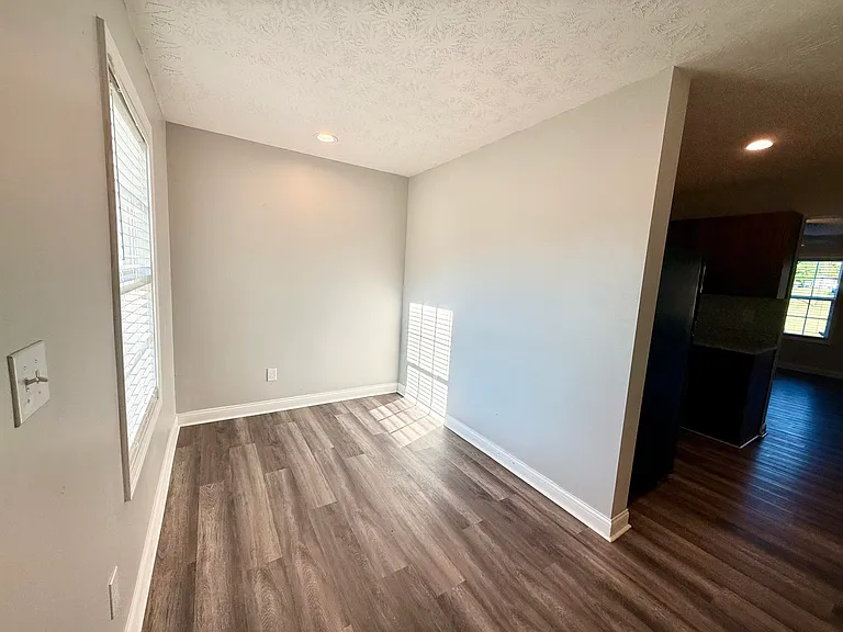 250 Hycliff St #1-9 — Photo 2