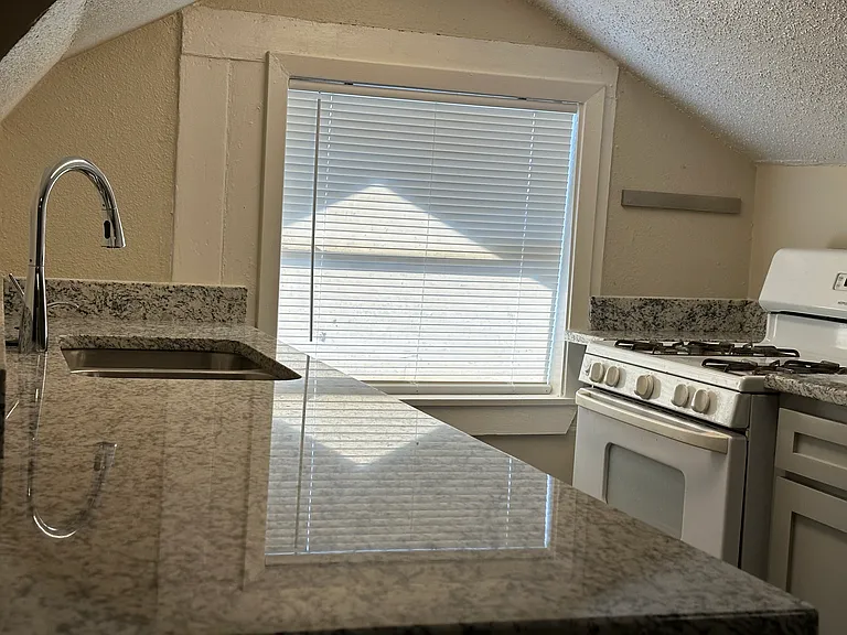 5208 E Side Ave #1 — Photo 5
