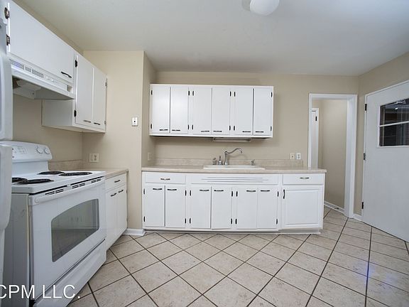 3rd image of 2104 Medaris Rd NW