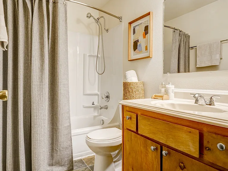 Cedar Crest Apartments — Photo 9