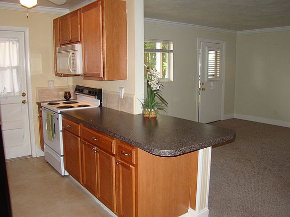 3rd image of 320 Lakeview St APT 111