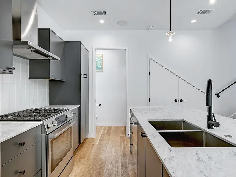 1411 Haskell St #4 — Photo 8