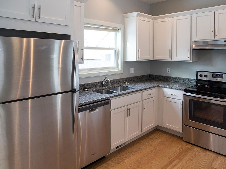 1st image of 337 Robey Pl SE