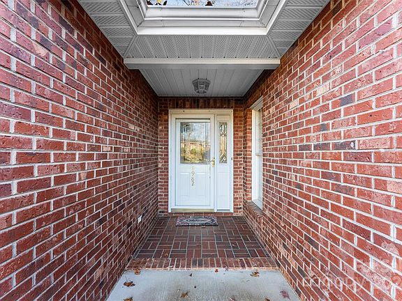 2nd image of 1982 Wexford Ct