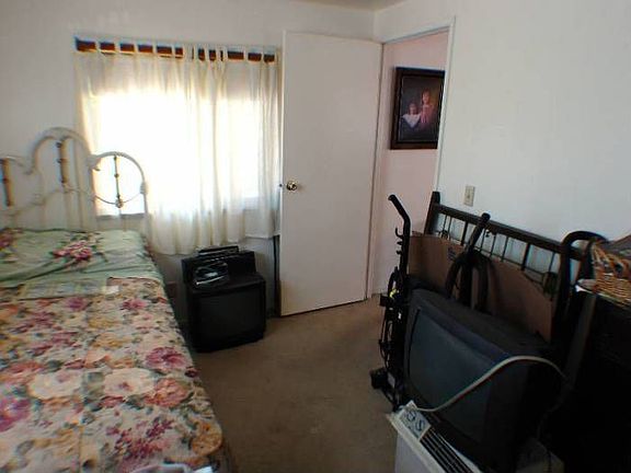 3rd image of 1075 Loma Dr Space 15