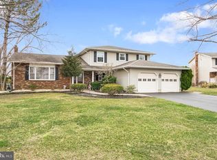 2 Donald Lilley Ct, Hamilton, NJ 08690