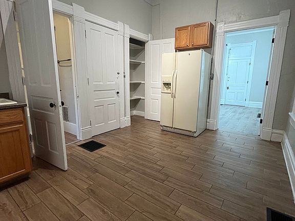 5th image of 3231 Vine St #2