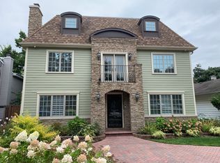131 Montgomery Ln, Glenview, IL
