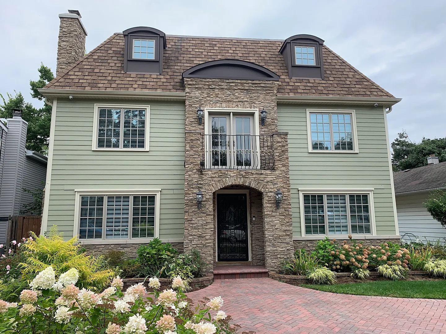 131 Montgomery Ln photo 1