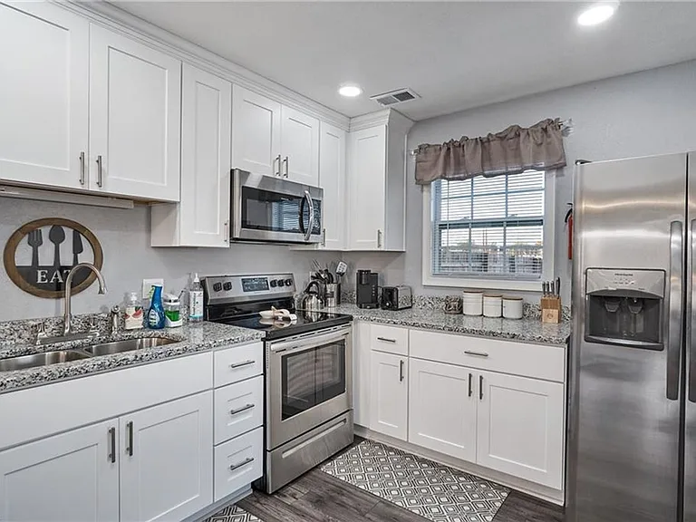 5900 Clear Springs Ct — Photo 7