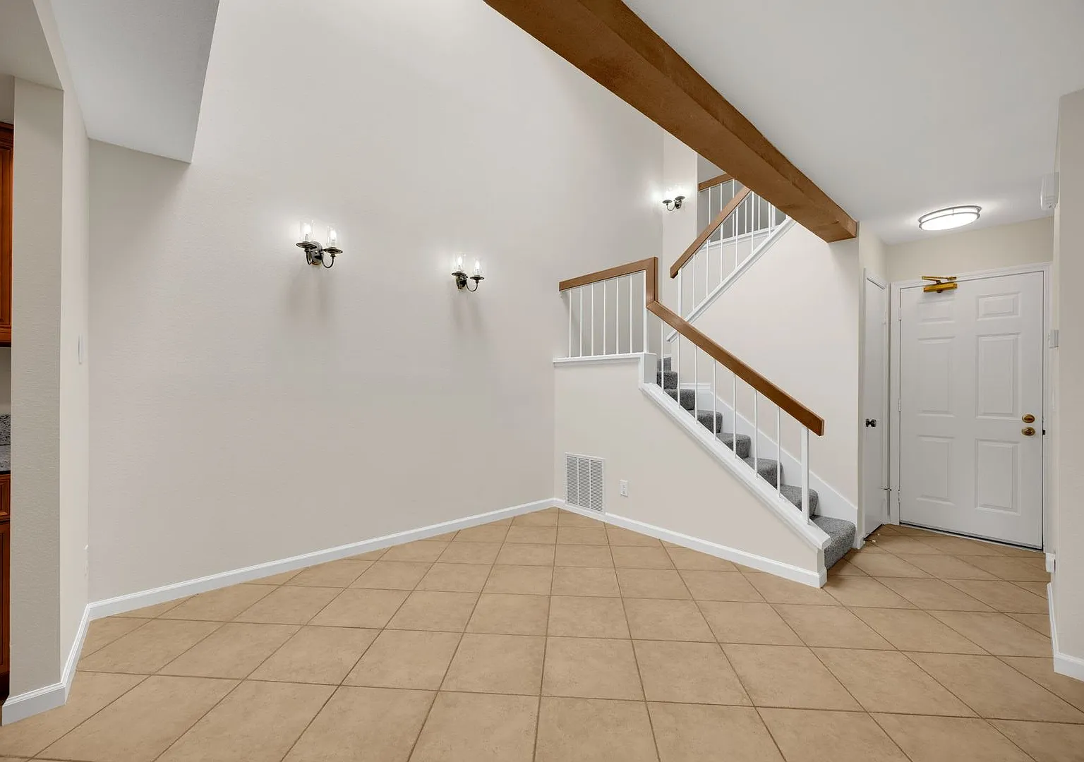 Newly Updated 2 Bed / 2.5 Bath Condo W/ Pool & Tennis Court — Photo 4