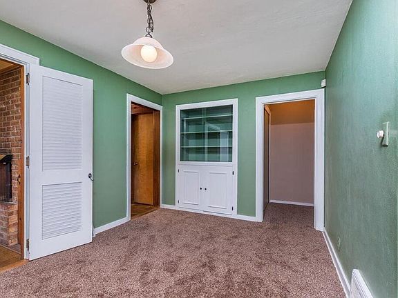 3rd image of 185 Manor Ave
