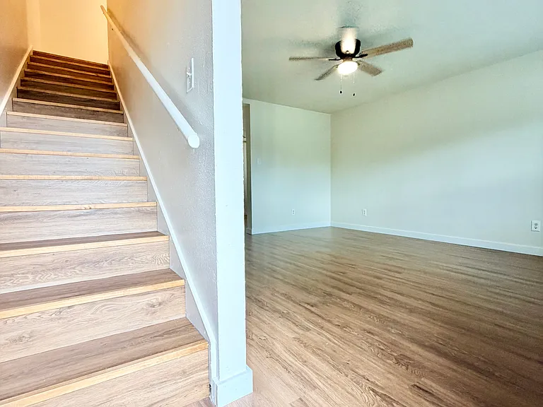 449 SW Thomas St #B — Photo 6