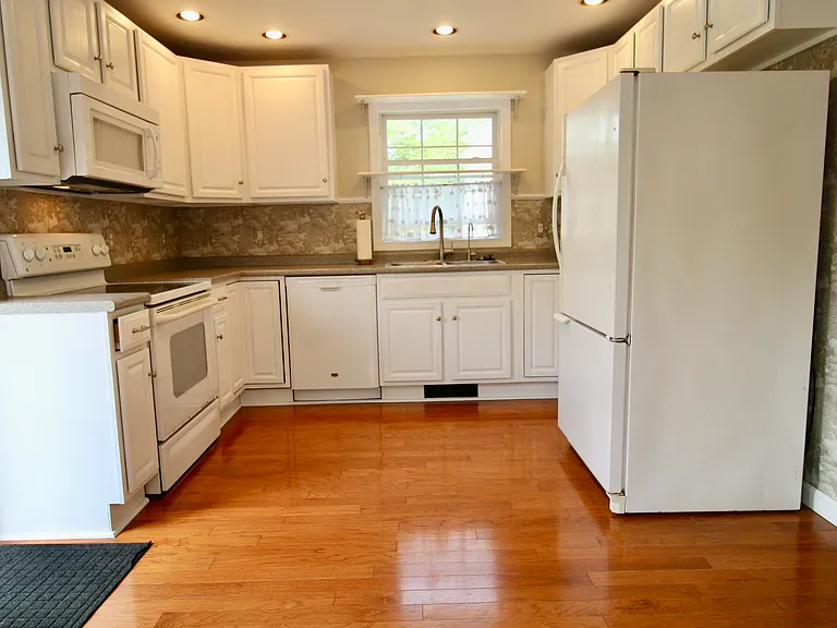 37 Green St #1 — Photo 3