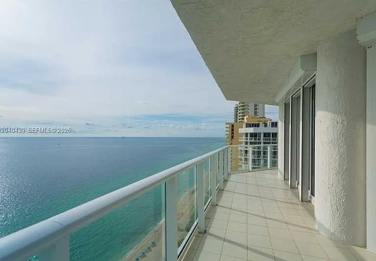 16445 Collins Ave #11B — Photo 1