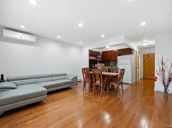 183-26 Booth Memorial Avenue image 14 of 24