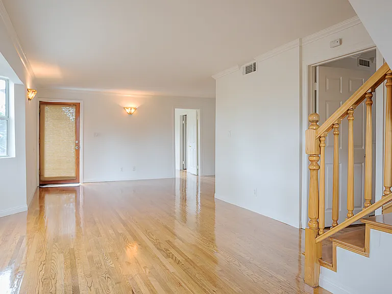 4018 Clayton Ave — Photo 3