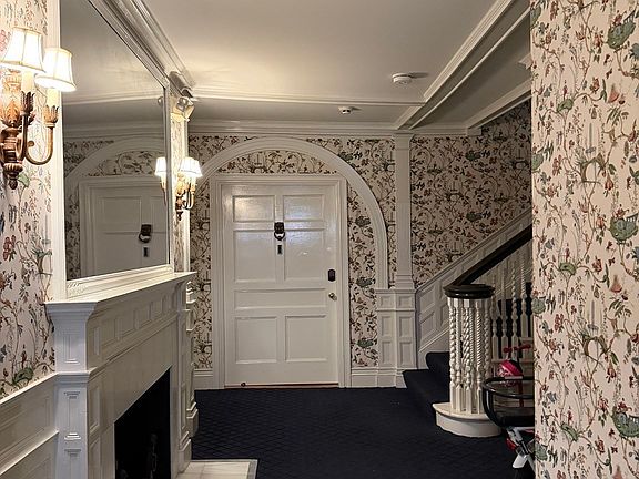 3rd image of 414 Beacon St #Penthouse 4