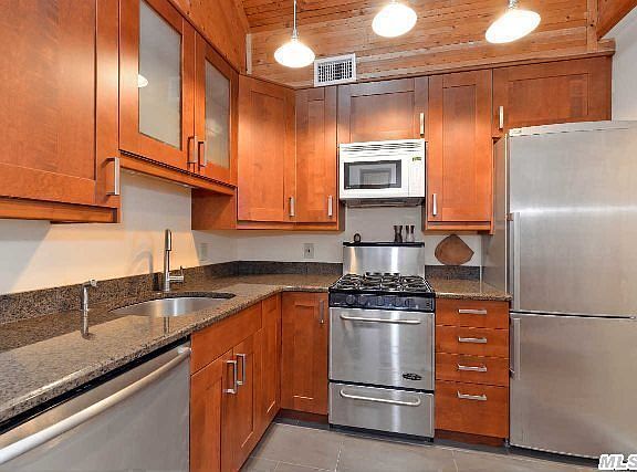 4th image of 107 West Blvd