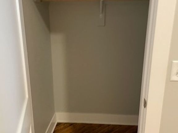 4th image of 2570 Farnam St Unit 204