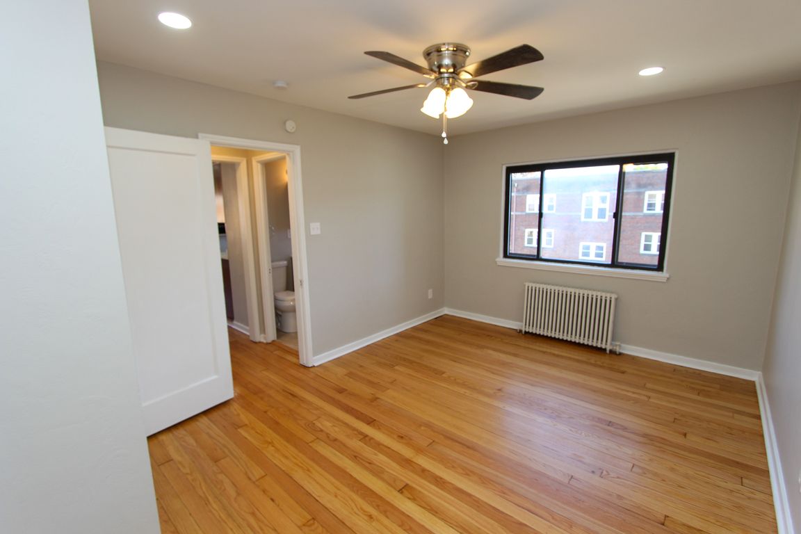 Hardwood 1-Bedroom