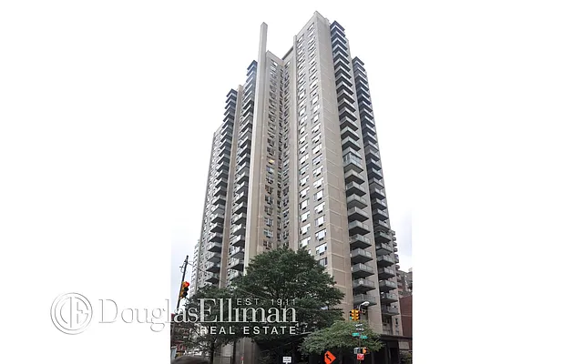 Sold by Douglas Elliman | media 14