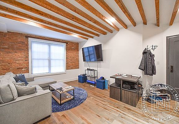2nd image of 152 W 49th St #6