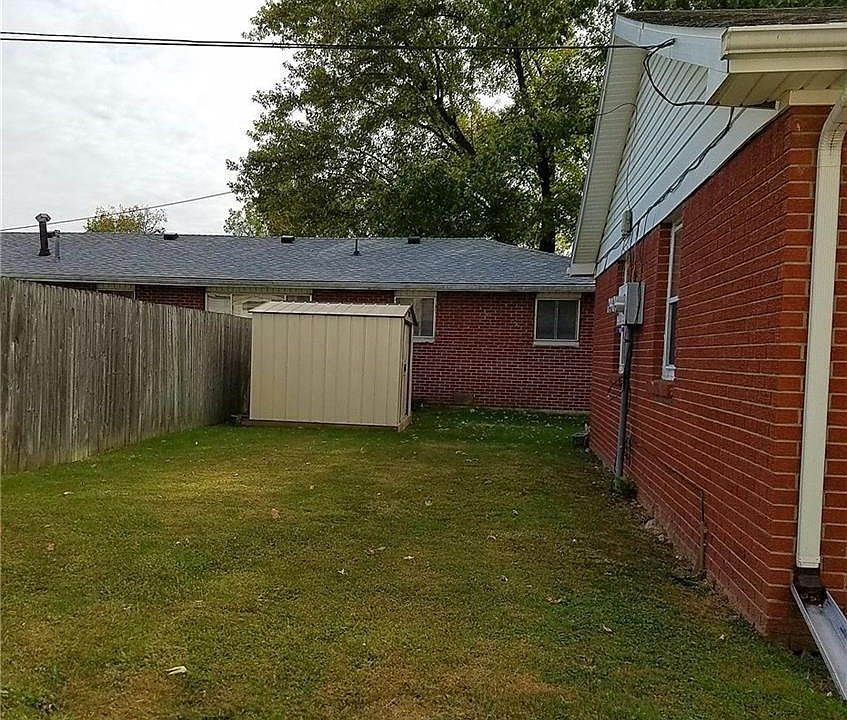 2nd image of 1110 N Erie St