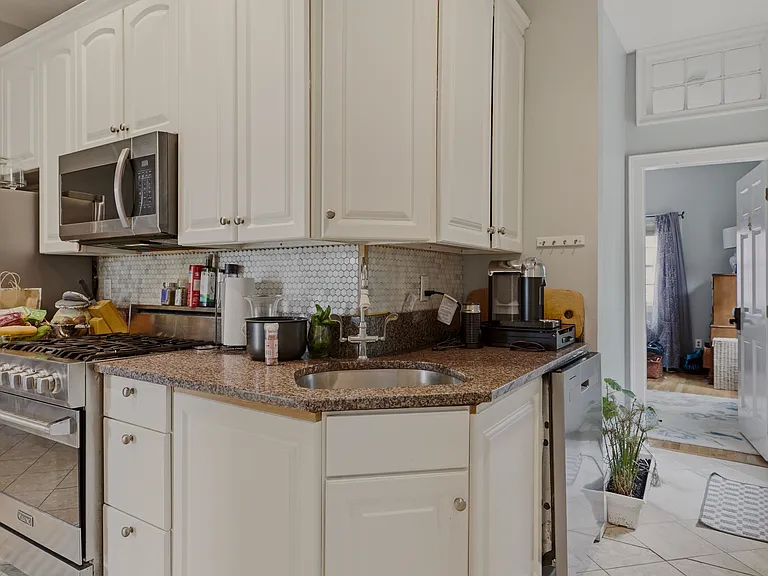 92 Pelham St #1 — Photo 9