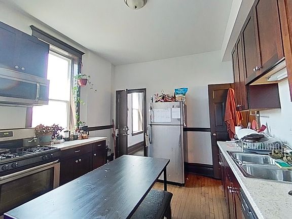 4th image of 2104 S Washtenaw Ave #F