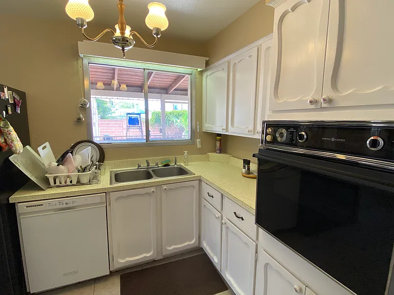 1043 E Loma Vista Dr #5 — Photo 9