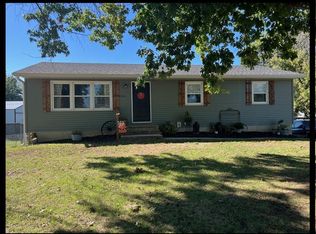 1006 Crestview Dr, Macon, MO 63552