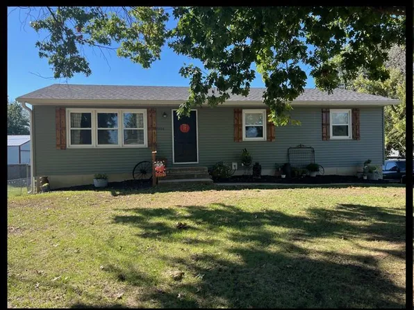 1006 Crestview Dr, Macon, MO 63552