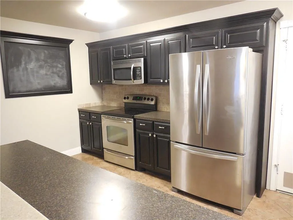4 bed, 2.5 bath, 1806 sqft, $1,750 — Photo 2