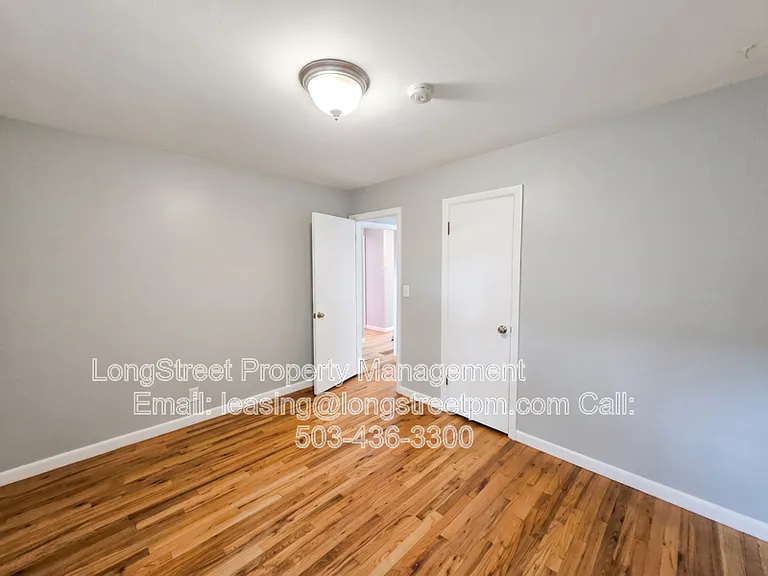 2205 N Willamette Blvd — Photo 13