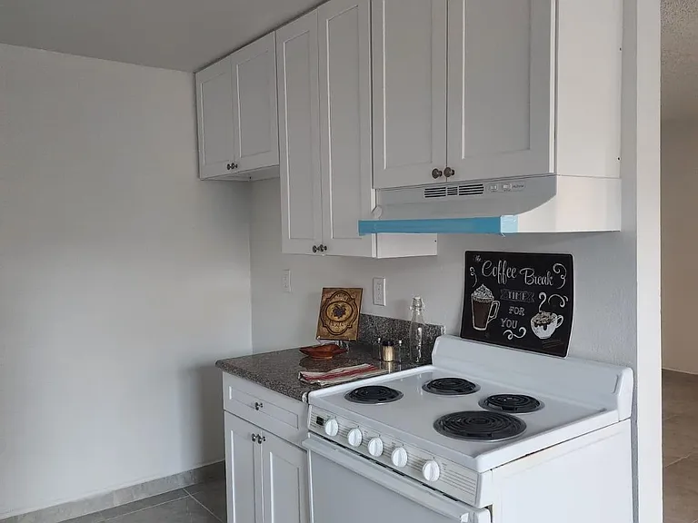 8530 Cedros Ave #11 — Photo 2