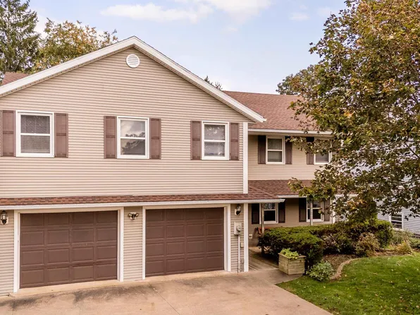 11 Robie Tufts Dr, Wolfville, NS B4P 1X2